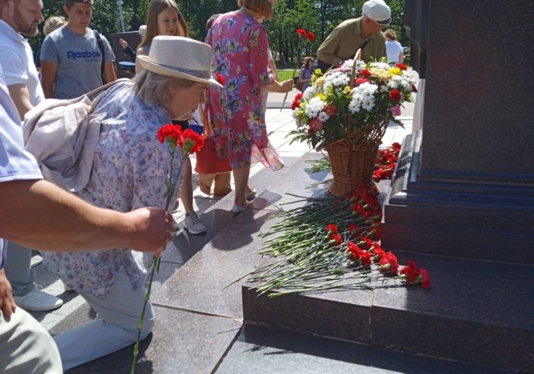 Своих не бросаем