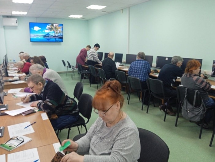 <strong>Белгородские  пенсионеры  вновь сели  за парты</strong>
