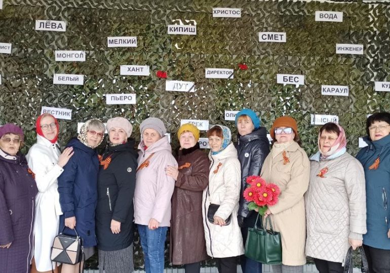 В Томской области пенсионеры и волонтёры связали 100-ю маскировочную сеть.